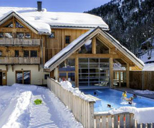 At 150 m. from the ski slopes, with a swimming pool! Book your ski holidays from 498 �/week an apartment 5 pers.